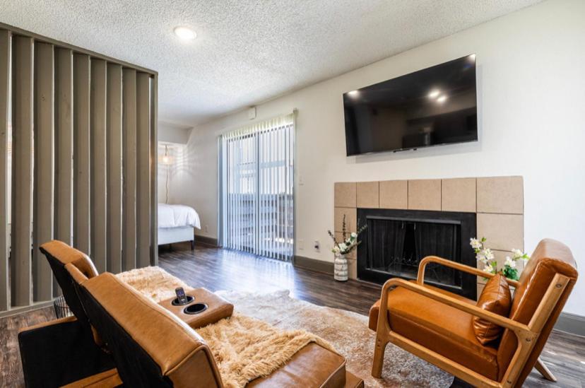 The Cozy Clouds Resort At Nrg Houston Exterior photo